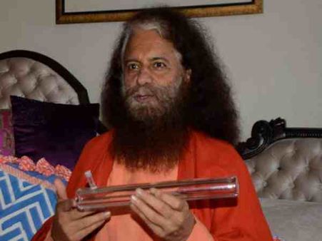यूपी: कुंभ मेले में आपको देखने को मिलेगी गोबर और गंगाजल से लकड़ी बनाने की मशीन