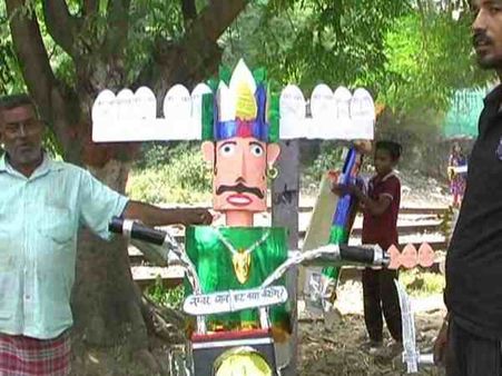 यूपी के इस शहर में लगती है रावण की सबसे बड़ी मंडी, 100 रूपए से लेकर 50 हजार तक है दाम