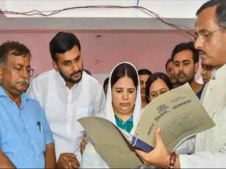 यूपी: विवेक तिवारी की पत्नी कल्पना तिवारी ने संभाला अपना पद, नगर आयुक्त ने कहा अभी होगी तरक्की