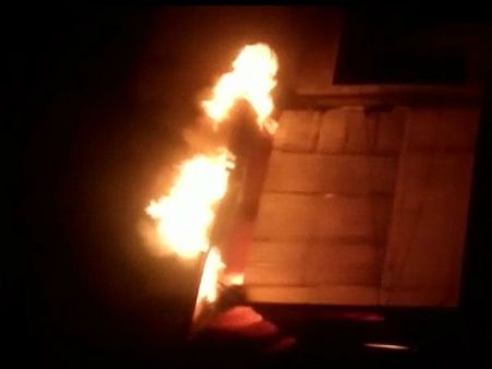 मेरठ: गद्दे के गोदाम में लगी भीषण आग, फायर ब्रिगेड की गाड़ियां मौके पर