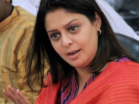 VIDEO: आधी रात को MP की सड़कों पर पहुंची नगमा, सीएम शिवराज से पूछे ये सवाल