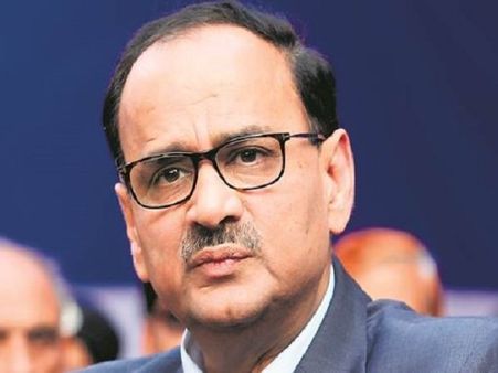 CBI चीफ आलोक वर्मा के खिलाफ घूस लेने के कोई सबूत नहीं: सूत्र