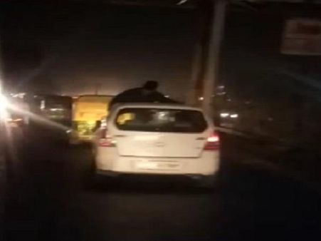 पहले टक्कर मारी, फिर कार की छत पर बैठाकर 10KM तक मैनेजर को घुमाता रहा शख्स