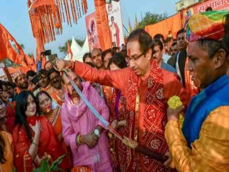 अयोध्या में बोले उद्धव ठाकरे, कुंभकरण पहले 6 महीने सोता था, आज 4 सालों तक सोया हुआ है