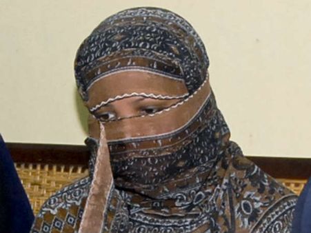 पाकिस्‍तान में ही हैं आसिया बीबी, विदेश मंत्रालय ने कहा नहीं भेजी गई नीदरलैंड