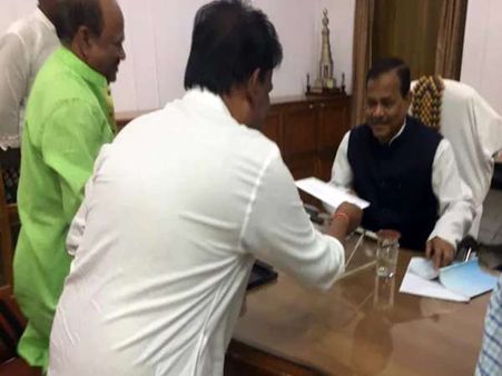 ओडिशा में भाजपा को बड़ा झटका, दो सीनियर नेताओं ने इस्तीफा देकर कहा- शोपीस समझ रखा था