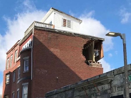 अमेरिका के बोस्‍टन में गिरी बिल्डिंग, दो लोग घायल, एक की हालत गंभीर