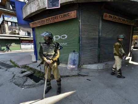 जम्मू कश्मीर के किश्तवाड़ में भाजपा नेता की हत्या के बाद कर्फ्यू लगा