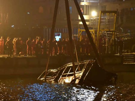 Video: चीन में बस स्‍टॉप मिस करने पर महिला और ड्राइवर की लड़ाई, नदी में गिरी बस और हो गई 13 लोगों की मौत