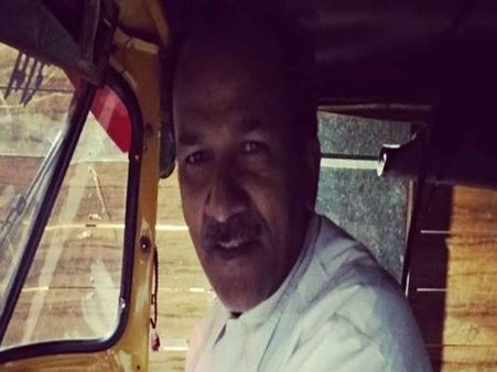 दिल्ली के इस ऑटो ड्राइवर ने आधी रात को अपने नेक काम से जीता लोगों का दिल, बन गया 'HERO'