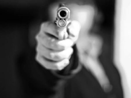 यूपी: सिरफिरे आशिक ने प्रेमिका और खुद को मारी गोली, दोनों की हालत गंभीर