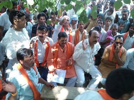 अयोध्या में विहिप की धर्मसभा तो नाटक थी, मंदिर के लिए धर्म सैनिक अब आएंगे: धर्म सेनाध्यक्ष संतोष