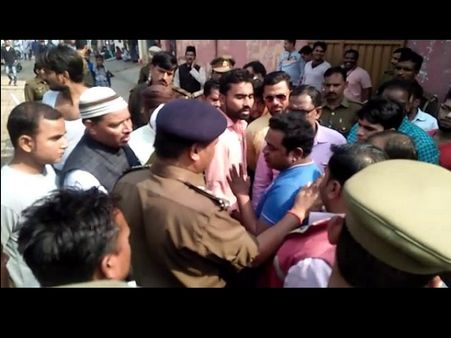 VIDEO: बारावफात पर ईद-ए-मिलाद के जुलूस में ​भिड़े दो समुदाय, जमकर हुई पत्थरबाजी
