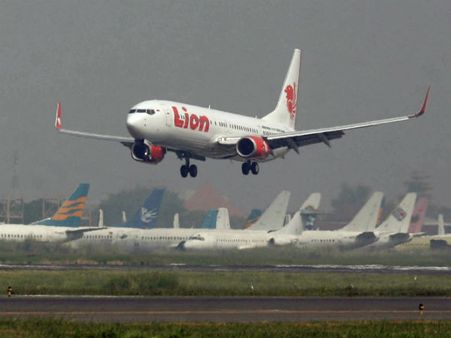 इंडोनेशिया के क्रैश हुए लॉयन एयर जेट की तलाश में लगे गोताखोर की मौत