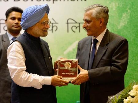 मनमोहन सिंह को इंदिरा गांधी शांति पुरस्कार से सम्मानित किया गया