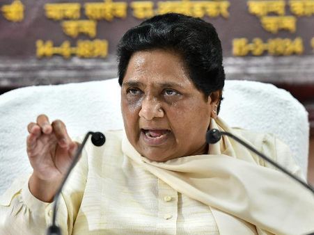 कांग्रेस-बीजेपी पर बीएसपी अध्यक्ष मायावती का हमला- एक को बताया सांपनाथ तो दूसरे को नागनाथ