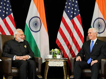 अमेरिकी उप-राष्‍ट्रपति पेंस से मुलाकात में पीएम मोदी ने कहा, H-1B वीजा में बदलाव में भारतीय प्रोफेशनल्‍स को नहीं होना चाहिए नुकसान