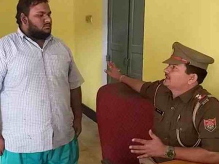 यूपी के इस शहर से बैठकर चला रहा था पाकिस्तानी व्हाट्सऐप ग्रुप, देश विरोधी पोस्ट शेयर करने का आरोप