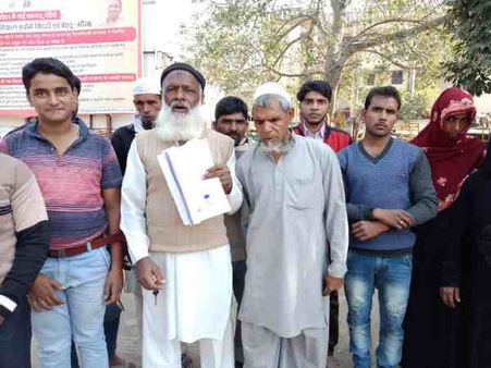 यूपी: पैसे कमाने के लिए विदेश जाकर बुरे फंसे भारतीय, वेल्डिंग के बदले कराया जा रहा है ये काम