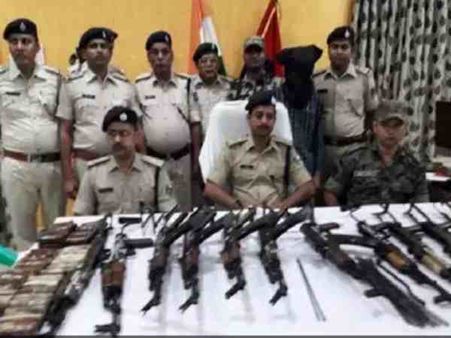 बिहार: एके-47 तस्करी मामले में पुलिस का एक जवान गिरफ्तार, पटना से जुड़े हैं इसके तार