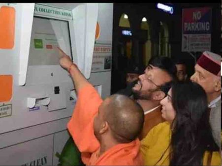 यूपी: कुंभ मेले में लगे स्वच्छ एटीएम में डालिए कांच व प्लास्टिक की खाली बोतल, मिलेगा पैसा