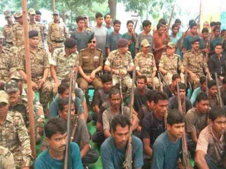 छत्तीसगढ़: चुनावों से पहले 62 इनामी नक्सलियों ने किया आत्मसमर्पण, भारी मात्रा में बरामद हुआ हथियार