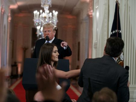 व्‍हाइट हाउस ने CNN के जिम एकोस्‍टा का प्रेस कार्ड ब‍हाल किए, लेकिन रिपोर्टर्स के लिए बनाए नए नियम