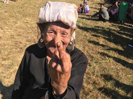 मिजोरम चुनाव: मतदान के लिए बड़ी संख्या में आए ब्रू समुदाय के लोग