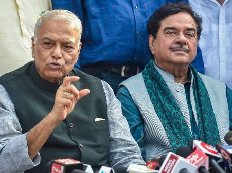 पीएम मोदी को माफ मत करना, 2019 के चुनाव में सरकार को उखाड़ फेंको: यशवंत सिन्हा