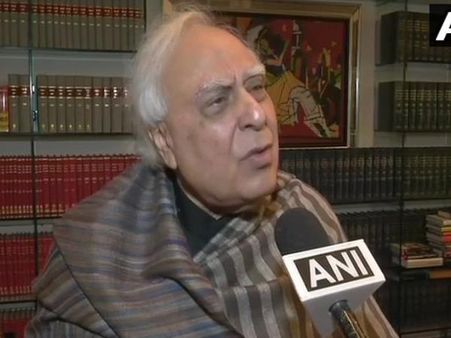 अगस्ता वेस्टलैंड घोटाले में सोनिया गांधी का नाम, कांग्रेस ने कहा- हमें जांच एजेंसियों पर विश्वास नहीं