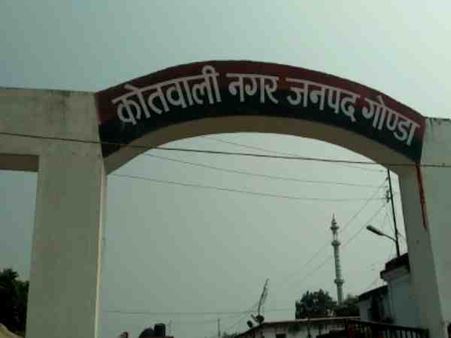 गोंडा पुलिस थाने में दबंगों ने की गुंडागर्दी, पीड़ित के साथ मारपीट, फिर की गोलीबारी, 2 घायल