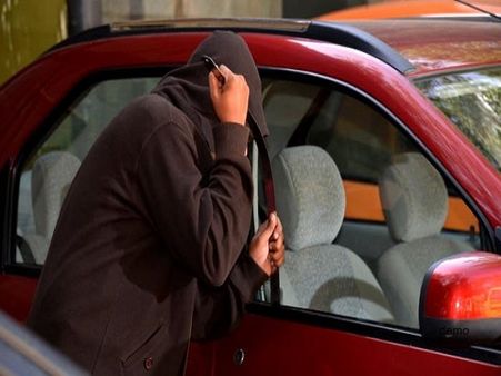 घर से कार और 13.5 लाख चुराकर भागा बेटा, पिता ने पुलिस में दर्ज कराई शिकायत