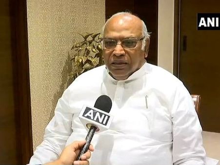 राफेल पर कांग्रेस को एक और बड़ा झटका, कैग और एजी को समन करने के खिलाफ हुई PAC