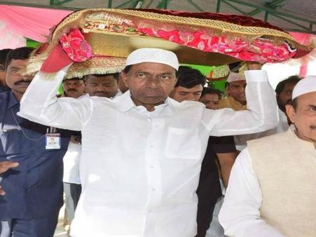 तेलंगाना चुनाव: कैसे मुसलमानों के एकमुश्त वोट ने बनाया केसीआर को 'किंग'