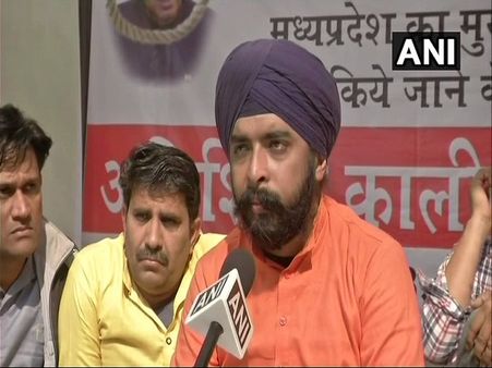 कमलनाथ के खिलाफ अनशन पर बैठे तेजिंदर पाल बग्गा, कहा- हमारी लड़ाई जारी रहेगी