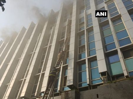मुंबई: अंधेरी के ESIC कामगार अस्पताल में लगी आग, 6 की मौत, 147 लोग घायल