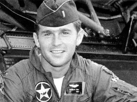 George H.W. Bush (profile): फाइटर जेट उड़ाते समय एंटी एयरक्राफ्ट गन से हुआ था हमला, चार घंटे डूबे रहे समंदर में