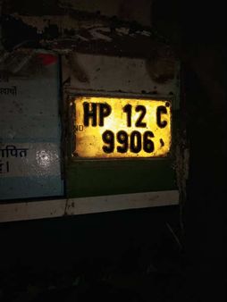 हिमाचल प्रदेश: बिलासपुर में दर्दनाक हादसा, खाई में गिरी बस, 2 की मौत और 25 घायल