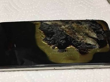 यूजर की जेब में फटा एप्पल का नया आईफोन एक्स एस मैक्स, कंपनी पर मुकदमा