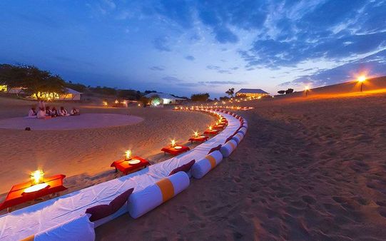 Happy New Year 2019 : दुल्हन की तरह सजा जैसलमेर, दुनियाभर से हजारों सैलानी पहुंचे नया साल मनाने