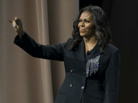 मिशेल ओबामा बनीं अमेरिका की सबसे पसंदीदा महिला, 17 वर्षों बाद हिलेरी क्लिंटन ने खोया मुकाम