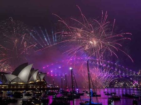 Happy New Year: भारत में 2019 का आगाज, हर तरफ जश्न