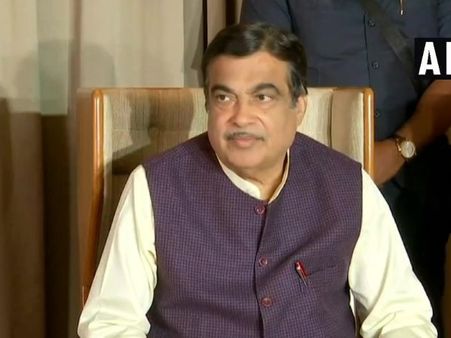 विपक्षी दल और मीडिया मेरे और पार्टी के बीच दूरी पैदा करने की कोशिश कर रहा है: गडकरी