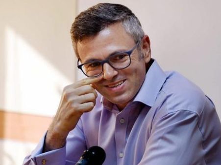 द एक्सीडेंटल प्राइम मिनिस्टर पर उमर अब्दुल्ला ने पीएम मोदी पर कसा तंज