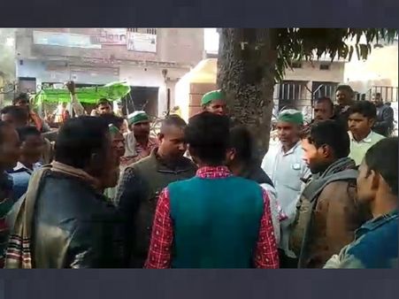 श्रावस्ती: मनरेगा की मजदूरी कराने के बाद भी नहीं दिया जा रहा मेहनताना, ऐसे हड़पा जा रहा पैसा