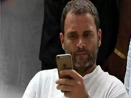 राहुल गांधी घुमा रहे कार्यकर्ताओं को फोन, पूछ रहे हैं - बताओ किसे बनाएं छत्तीसगढ़ का CM?