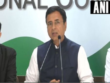 सुरजेवाला का विवादित बयान, पीएम मोदी 'तुगलक और योगी आदित्यनाथ 'औरंगजेब' की तरह कर रहे बर्ताव