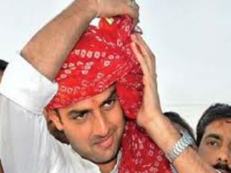 आखिरकार सचिन पायलट ने पूरा किया प्रण, जीत के बाद ही पहना साफा, देखें Video