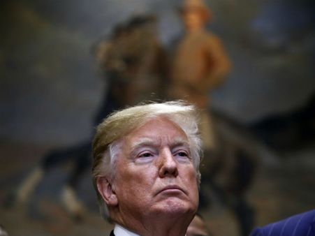 अमेरिका में शटडाउन: बिना सैलरी के क्रिसमस मनाने को मजबूर आठ लाख सरकारी कर्मचारी