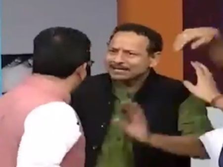 न्यूज चैनल की लाइव डिबेट में बीजेपी और SP प्रवक्ता के बीच हुई मारपीट, सपा प्रवक्ता गिरफ्तार